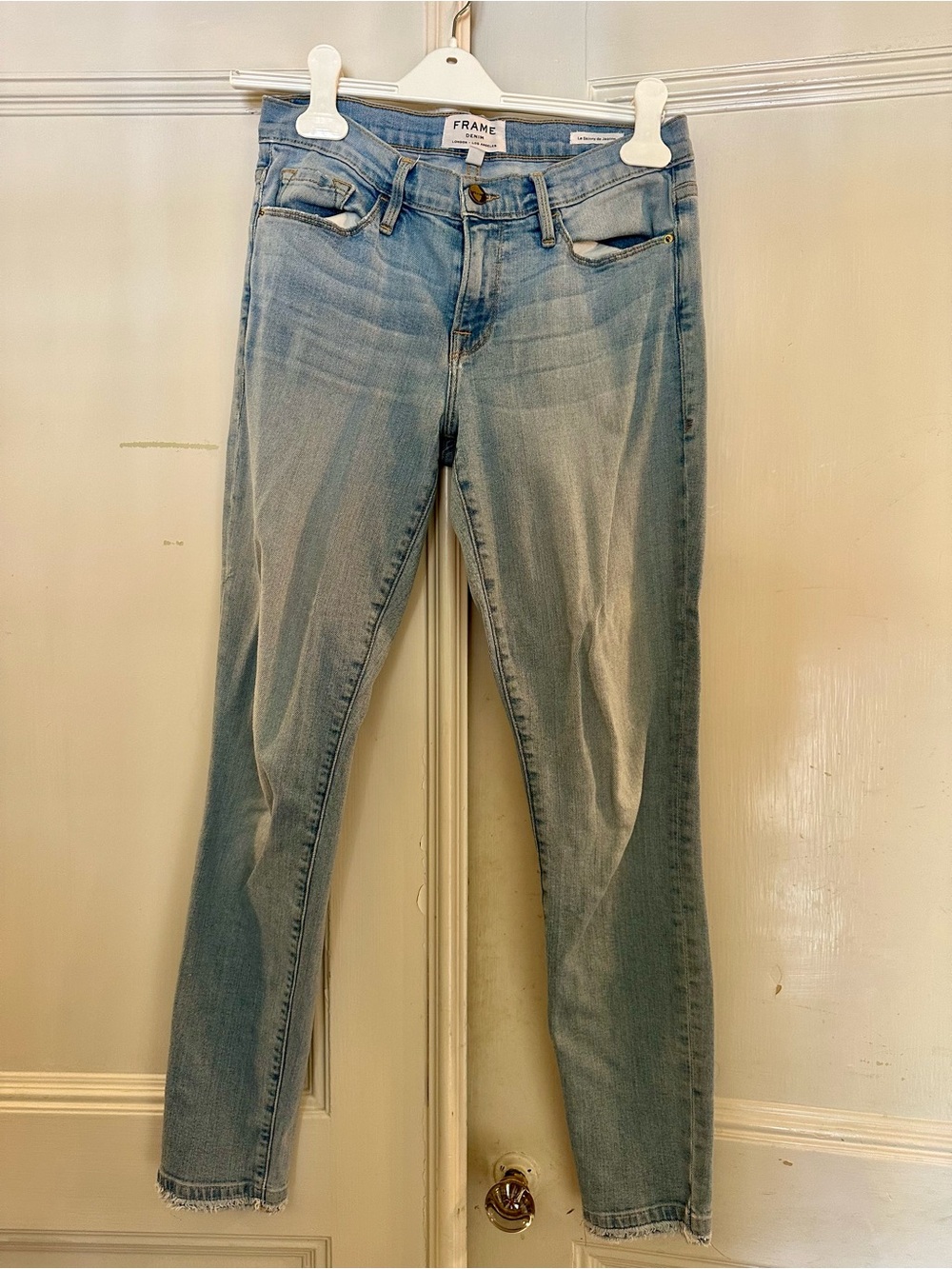 Frame Denim Light Wash Skinny Jeans in Blue